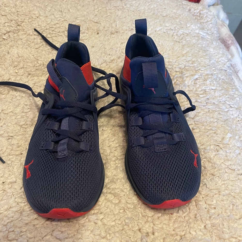 Kids puma sneakers. (Boy)